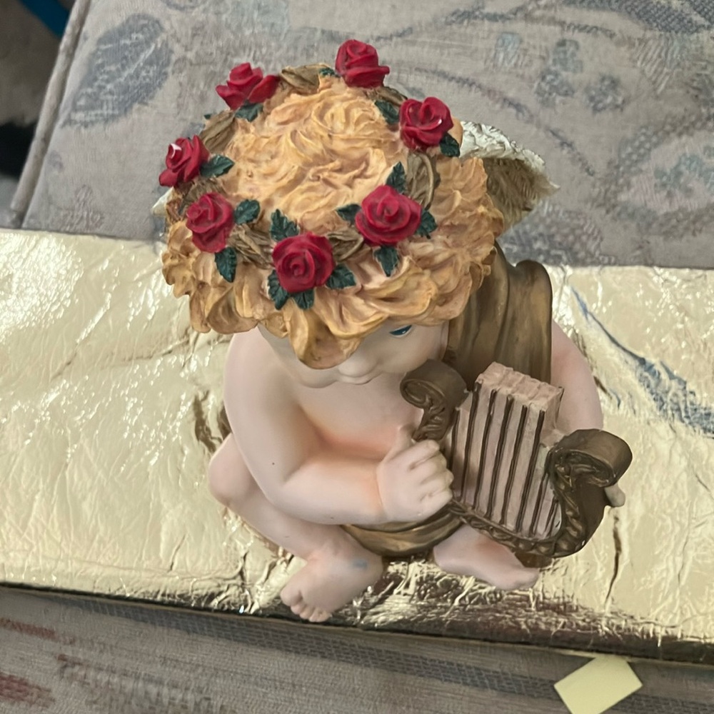 Cherub with harp